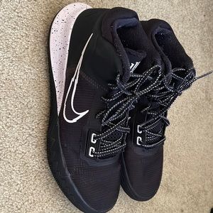 Nike Kylie Hill fly trap 4 great condition- US8